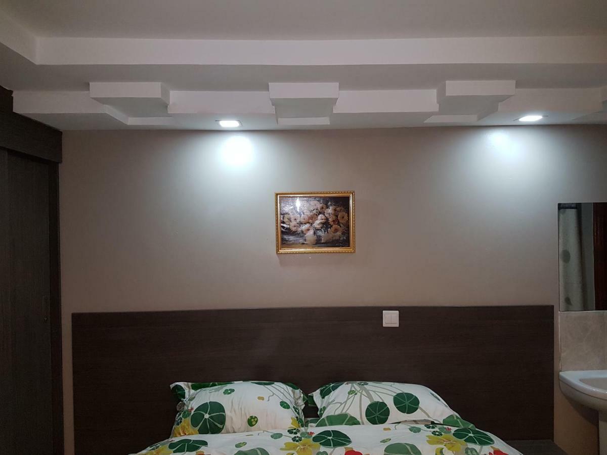 Adala Motel Meru Экстерьер фото